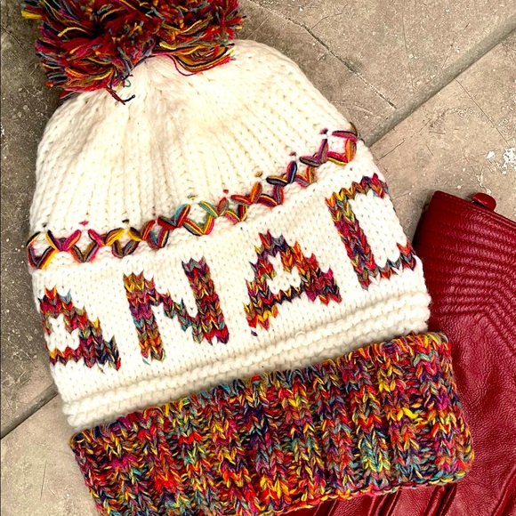 🛍Host Pick!🛍 NWOT Canada Winter Beanie Toque ❄️ - Picture 1 of 5